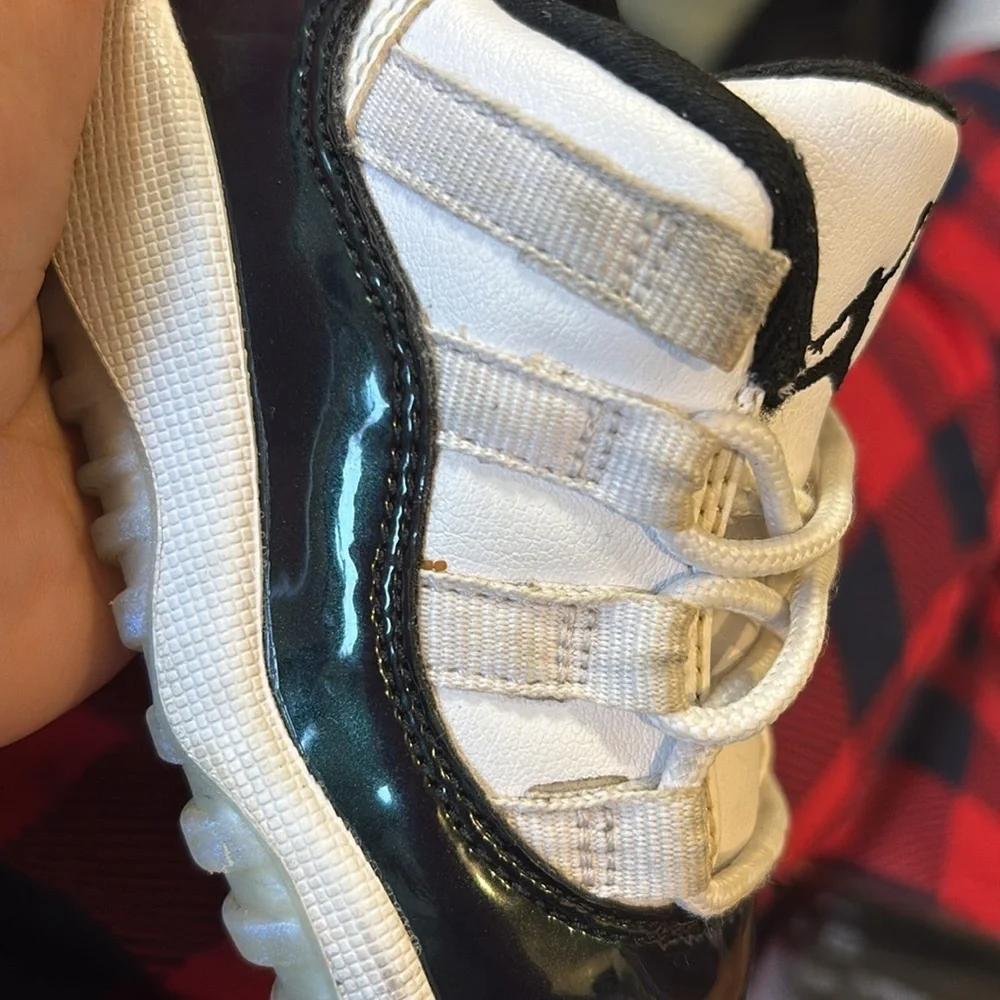 Jordan’s toddler’s AiR Jordan sneakers